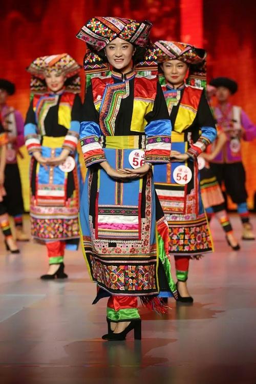 霓裳民族服装服饰源于1988年的云南省歌舞团,是集旅游景区